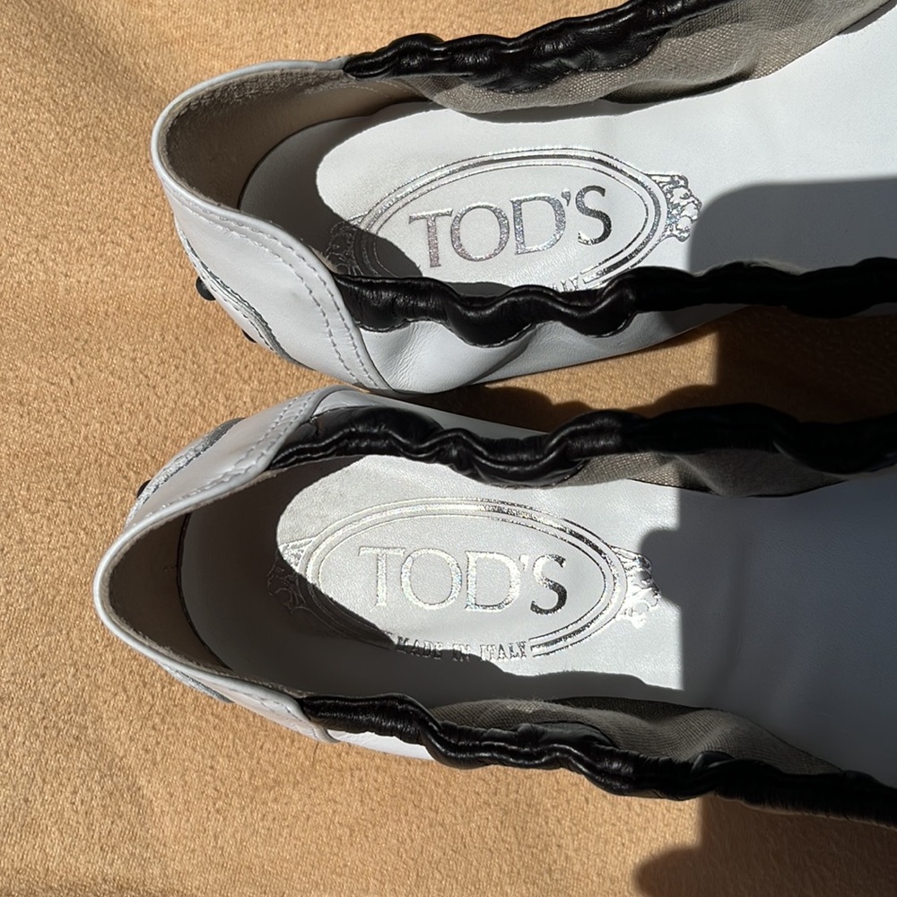 Tod’s White and Black Dee Laccetto Ballerina Flats - Picture 4 of 13